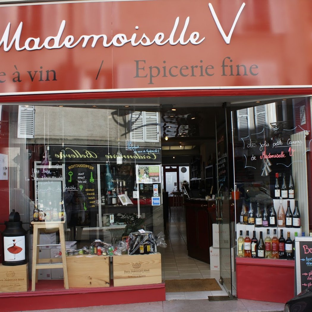 Mademoiselle V 2